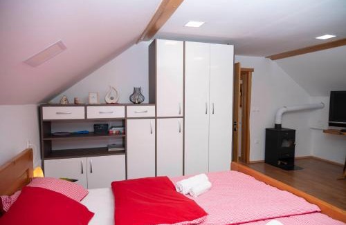 Semic Apartment | Apartma 'Pri Movernu'