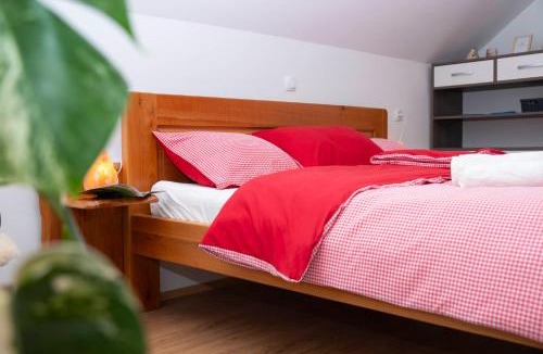 Semic Apartment | Apartma 'Pri Movernu'