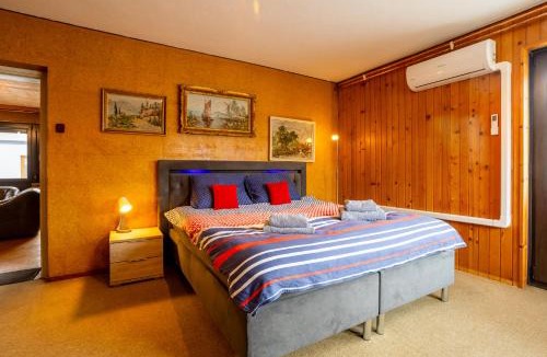 Sentjernej Apartment | Apartma v ograji