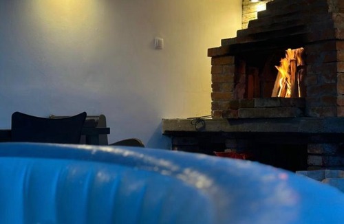 Ogulin Apartment | Apartman Žanić Ogulin jacuzzy u zatvorenom hidromasažna kada i kamin