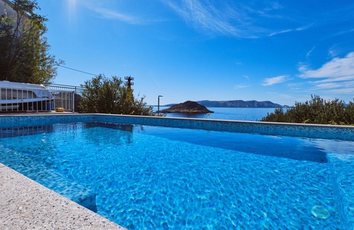 Sveti Juraj Apartment | Apartman Arnia pool&beachfront by Villas Guide