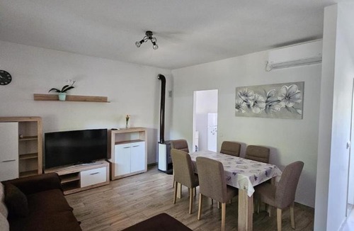 Pirovac Apartment | Apartman Ena terasa&parking