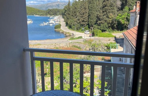 Cove Tri Zala (Zrnovo) Apartment | Apartman Kalac