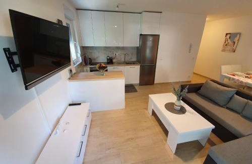 Dugis Apartment | Apartman Lea Makarska