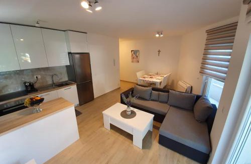 Dugis Apartment | Apartman Lea Makarska