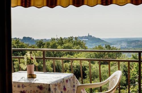 Buje Apartment | Apartman Makovac