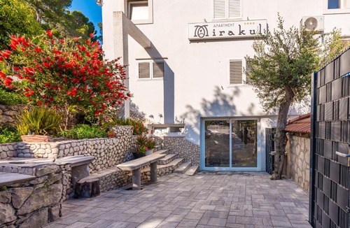 Cove Tri Zala (Zrnovo) Apartment | Apartman Mirakul 2