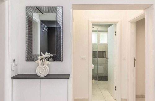 Bili brig Apartment | Apartman Oleander close to the beach