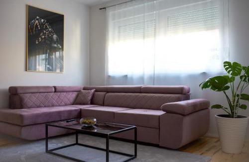 Osijek Apartment | Apartman Plum - SELF CHECK IN, FREE PARKING