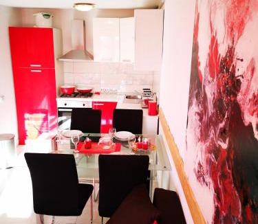 Omisalj Apartment | Apartman "Sabine red" with heated pool
