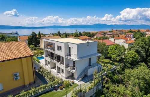 Omisalj Apartment | Apartmani Vila Mara M 4 heated pool and whirpool