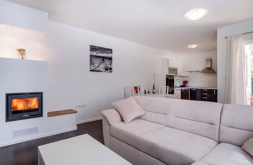 Nerezine Apartment | Apartment Mirna (64427-A1) - Nerezine - island Losinj