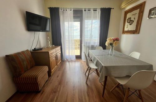 Starigrad Apartment | Apartment 77 with Pool and Beach