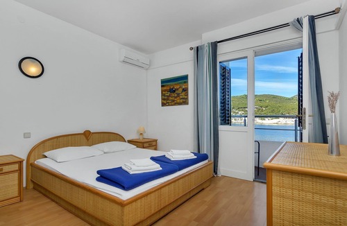 Gdinj Apartment | Apartment Ana - 5 m from beach: R3-14(4) - Cove Pokrivenik, Island Hvar, Croatia