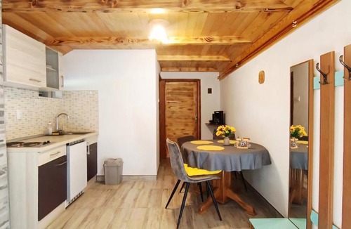 Veljun Primorski Apartment | Apartment and room Babe Mare