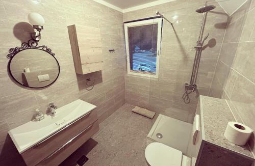 Gozd Martuljek House | Apartment and rooms Maraton