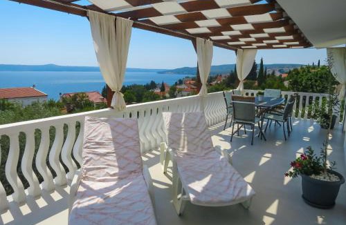 Maslenica Apartment | Apartment Andrijana by Interhome