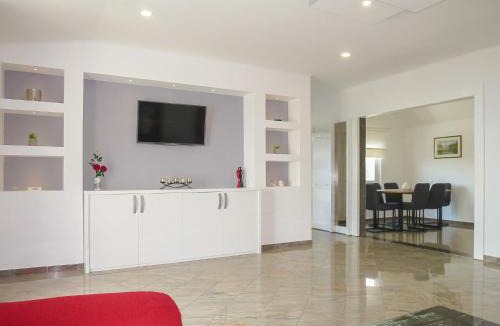 Maslenica Apartment | Apartment Andrijana by Interhome