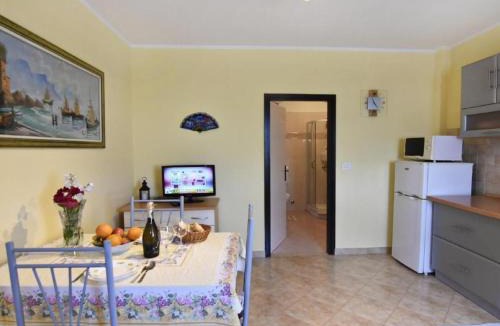 Đuba Apartment | Apartment Appartement in Đuba mit Privater Terrasse by Interhome