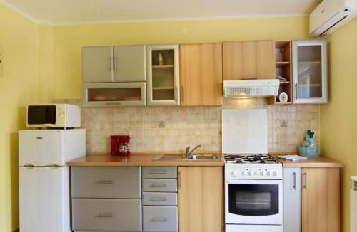 Đuba Apartment | Apartment Appartement in Đuba mit Privater Terrasse by Interhome