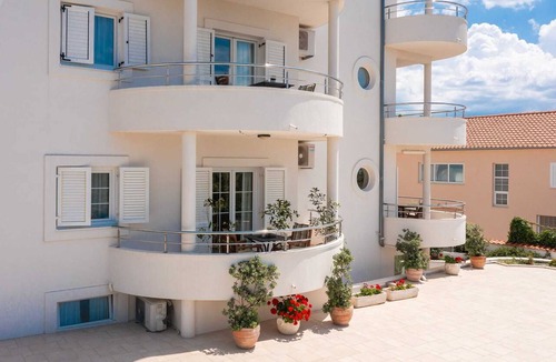 Vodice Apartment | Apartment Arausa with Pool VII