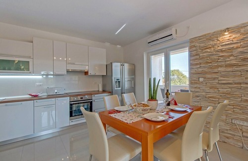 Nerezine Apartment | Apartment CLAIRE with large heated pool (50m2) and sea view in a quiet location in Nerezine on the island of Lošinj