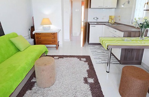 Omisalj Apartment | Apartment Dada in Krk/Omišalj - 3 persons, 1 bedrooms
