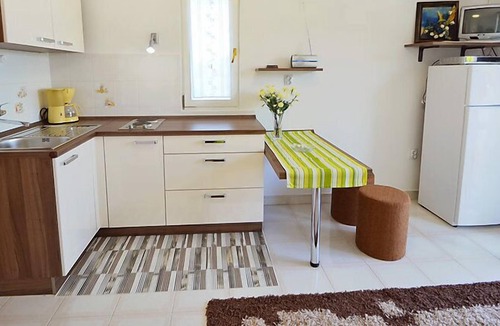 Omisalj Apartment | Apartment Dada in Krk/Omišalj - 3 persons, 1 bedrooms