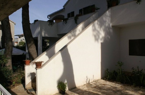 Mirce Apartment | Apartment Dinka - cosy & pet friendly: A2(4) - Mirca, Island Brac, Croatia