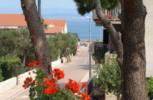 Mirce Apartment | Apartment Dinka - cosy & pet friendly: A1(6) - Mirca, Island Brac, Croatia