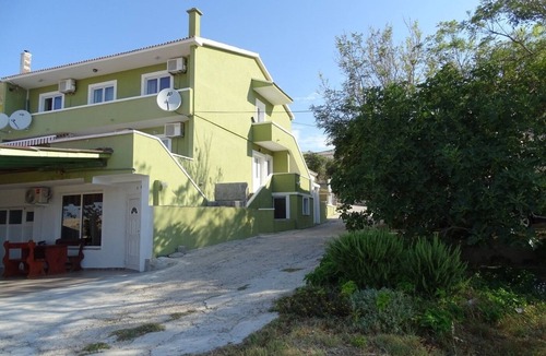 Dinjiska Apartment | Apartment Don - 90m from the sea: A4(5) - Dinjiska, Island Pag, Croatia