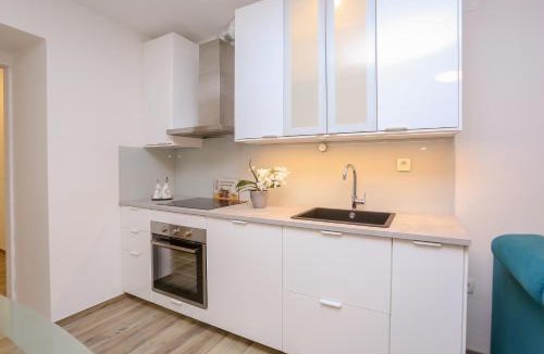 Stobrec Apartment | Apartment Dvor