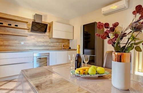 Crveni Vrh Apartment | Apartment für 2 Personen mit Meerblick by Interhome