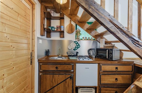 Vranovaca Apartment | Apartment 'Holiday Park Plitvice Paradise II' with Mountain View, Balcony and Wi-Fi
