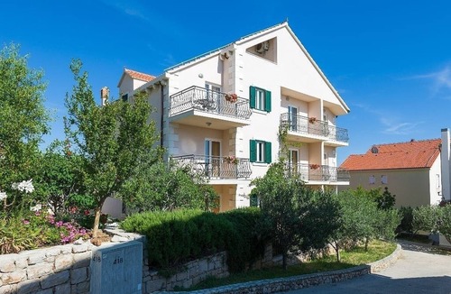 Bol Apartment | Apartment in Bol with Balcony, Air condition, WIFI, Dishwasher (5217-7)