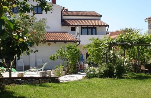 Funtana Apartment | Apartment in Funtana with Terrace, Air condition, WIFI, Washing machine (4982-7)