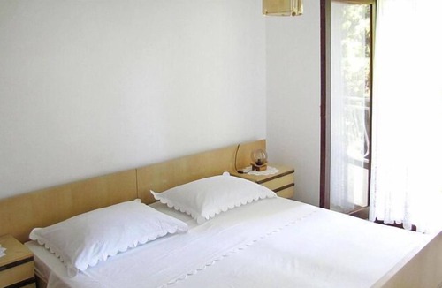 Stara Novalja Apartment | Apartment in house Srecko, Stara Novalja, on the beach