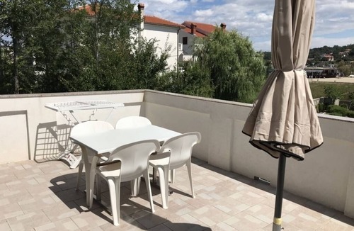 Rab Town Apartment | Apartment in Lopar with Seaview, Terrace, Air condition, WIFI (4607-2)