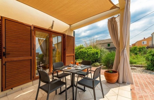 Nin Apartment | Apartment in Nin with Terrace, Air condition, WIFI (864-1)