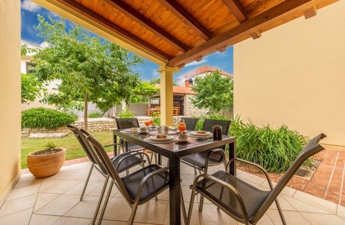 Nin Apartment | Apartment in Nin with Terrace, Air condition, WIFI (864-1)