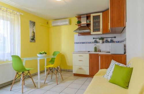 Okrug Gornji Apartment | Apartment in Okrug Gornji with Terrace, Air condition, WIFI (3436-1)