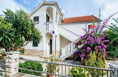 Petrcane Apartment | Apartment in Petrcane by the Sea