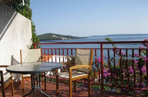 Seget Vranjica Apartment | Apartment in Seget Vranjica with Seaview, Balcony, Air condition, WIFI (215-1)