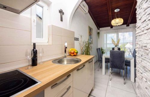 Selce Apartment | Apartment in Selce 39356