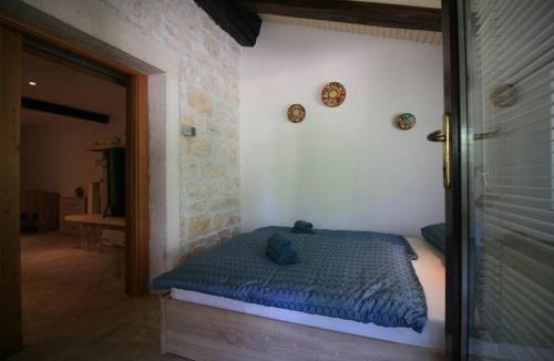 Rovinjsko Selo Apartment | Apartment in stone Villa for two with a shared pool