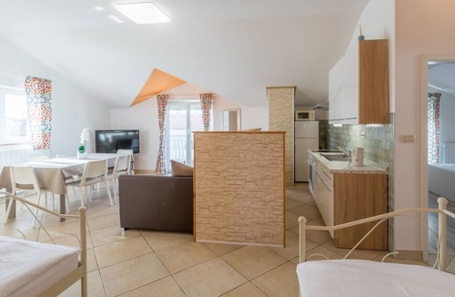 Umag Apartment | Apartment in Umag with Terrace, Air condition, WIFI, Washing machine (244-2)