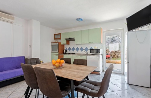 Vir Apartment | Apartment in Vir near Sea Beach