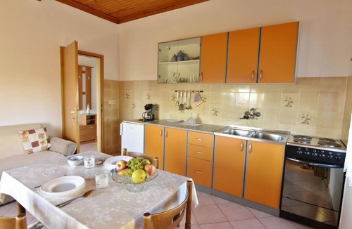 Zambratija Apartment | Apartment in Zambratija with terrace and sea view