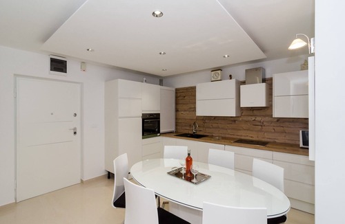 Montovjerna Apartment | Apartment Iva - Two-Bedroom Apartment with Balcony and City View