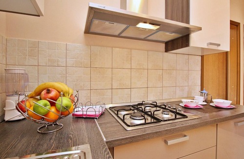 Soline Apartment | Apartment Ivanka - 180 m from sea, balcony, sea view, BBQ, private parking
